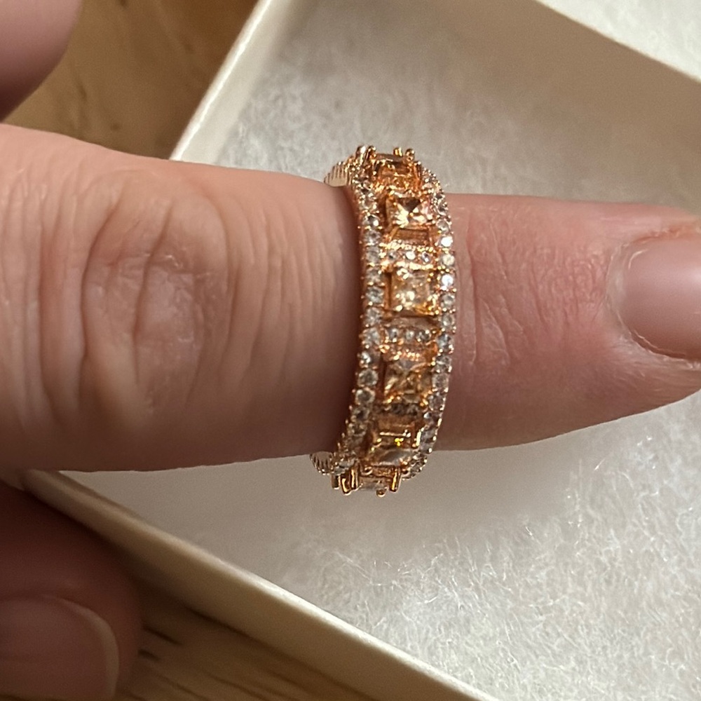 Elegant Gold and Silver Women's Ring